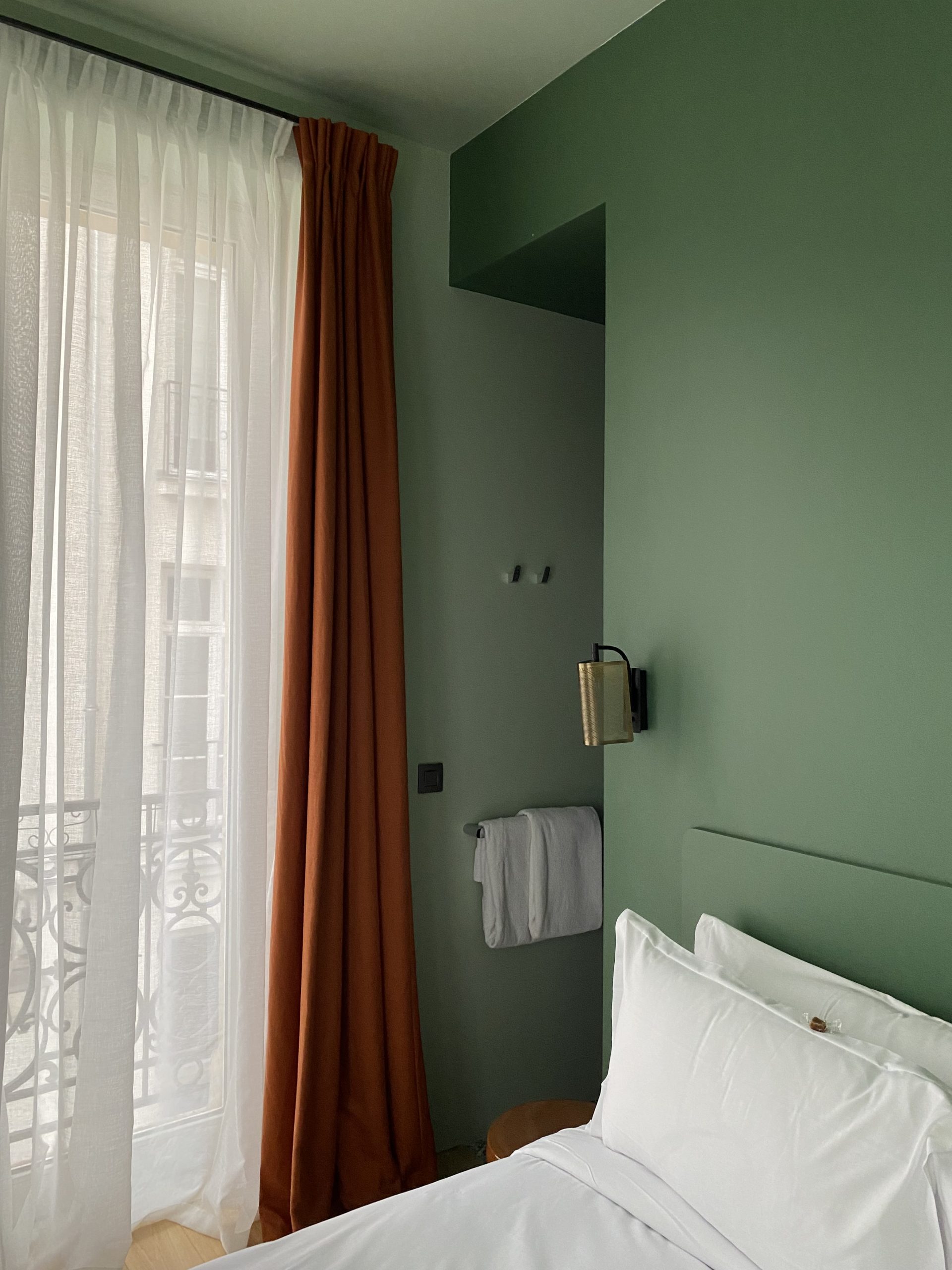Rideaux sur-mesure, intérieur contemporain